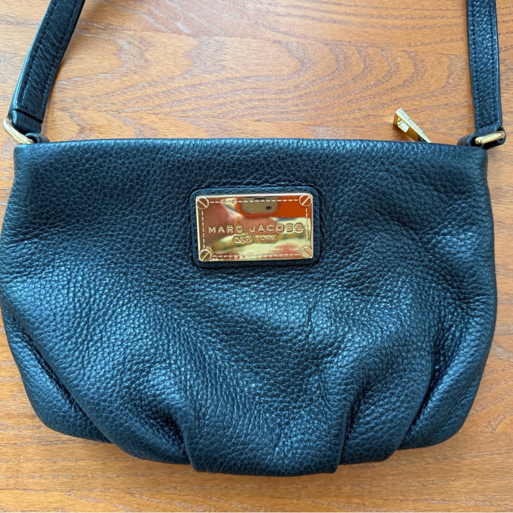 Marc Jacobs Black Textured Shoulder crossbody Bag with Gold Accents